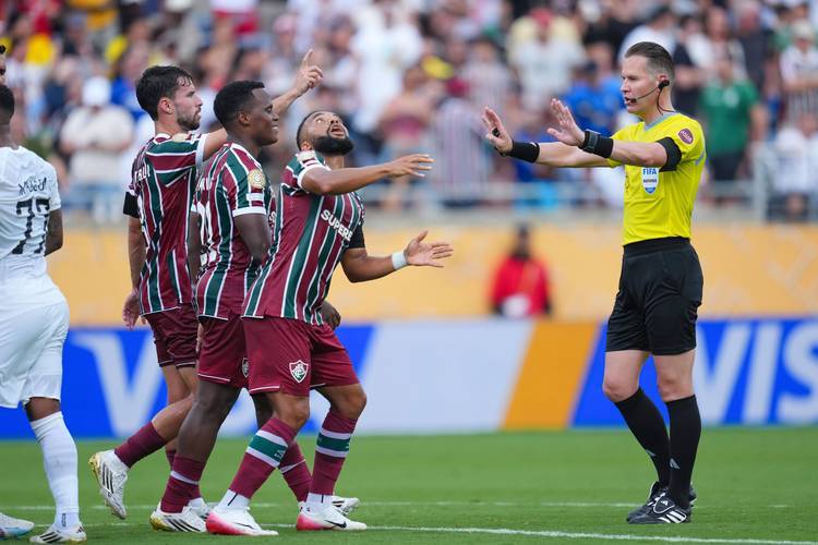 意甲巅峰对决！那不勒斯主场死磕尤文，争四与复仇双重博弈