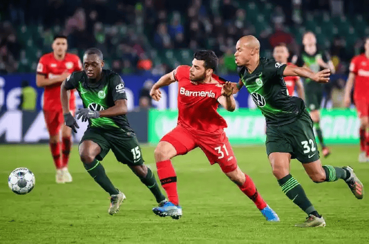 德甲焦点战：汉堡VS勒沃库森，保级队能否阻击争冠劲旅？